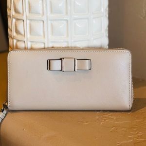 Coach Darcy Bow Zip Wallet